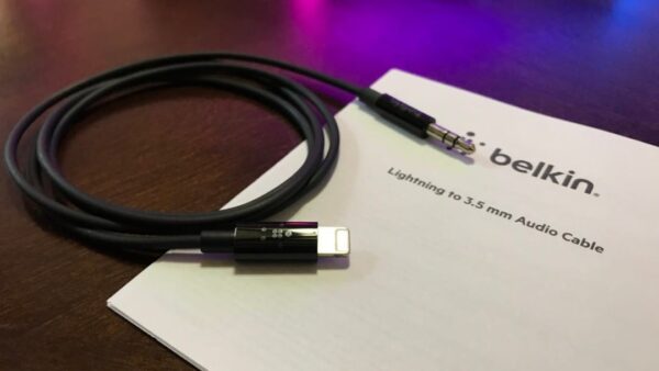 3.5MM AUDIO CABLE WITH LIGHTNING CONNECTOR 1.8M BLACK